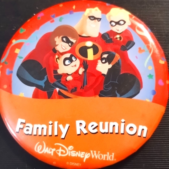 Vintage Walt Disney pinback button/The Incredibles - Picture 1 of 1